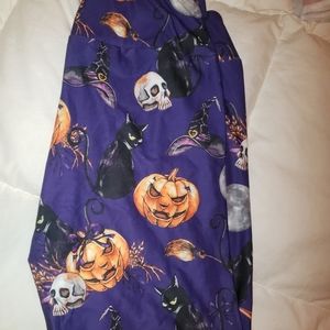 Fall and Halloween leggings read details